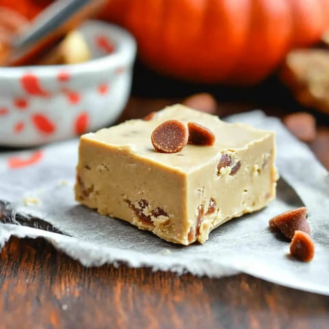 Pumpkin Spice Fudge with Cinnamon Chips