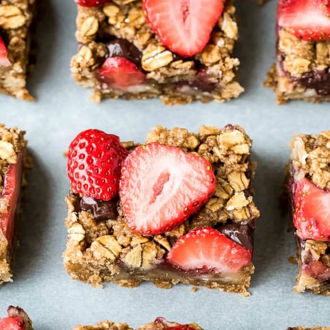 Easy Strawberry Oatmeal Bars Recipe