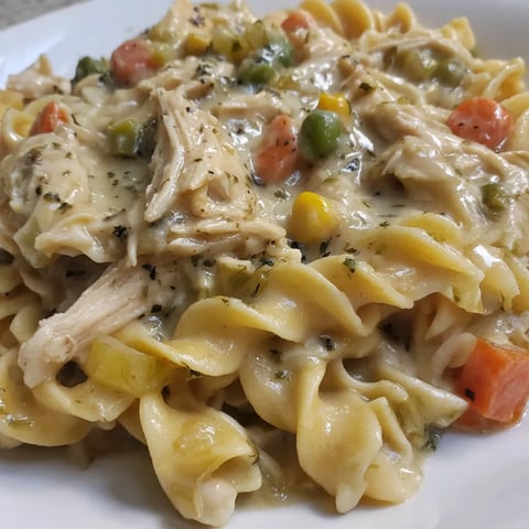 A plate of pasta with chicken and vegetables.