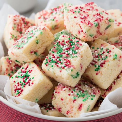 A bowl of shortbread cookie bites.